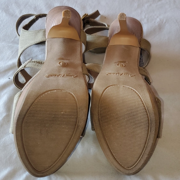 Sassy Anne Michelle Olive Heels - Picture 5 of 6